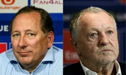 L'Américain John Textor (g) nouveau propriétaire de l'Olympique lyonnais, le 9 mai 2023 à Décines-Charpieu, et l'ancien président du club Jean-Michel Aulas, le 1er juillet 2022 à Décines-Charpieu