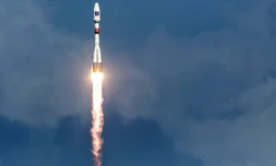 Photo du décollage d'un lanceur Soyouz de la base de Kourou en Guyane, le 17 décembre 2015