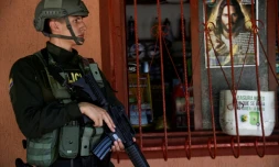 Un policier patrouille à Tibu, dans le Catatumbo, dans le nord-est de la Colombie, le 22 janvier 2025.
