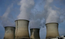 Les tours aéroréfrigérantes de la centrale nucléaire française du Bugey dans la commune de Saint-Vulbas (Ain), le 24 juillet 2023