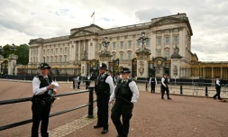 Des policiers devant Buckingham Palace, en septembre 2022
