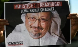 Le portrait du journaliste saoudien  assassiné Jamal Khashoggi lors d'une manifestation devant le consulat saoudien à Istanbul, le 2 octobre 2020