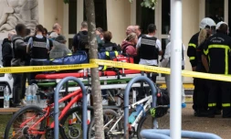Les policiers devant le lycée Gambetta d'Arras, dans le Pas-de-Calais, le 13 octobre 2023