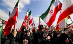 Des manifestants à Téhéran affichant leur soutien au nouveau guide suprême iranien le 9 mars 2026