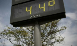 Un thermomÚtre de rue indique une température de 44°C à Séville, le 12 juillet 2022 en Espagne