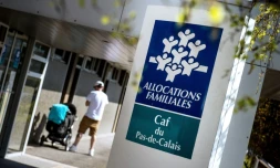 Priver des parents étrangers d'allocations pour leurs enfants venus en France en dehors de la procédure de regroupement familial n'est pas discriminatoire, a tranché la Cour européenne des droits de l'Homme