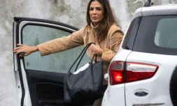 Julieta Makintach, l'une des trois juges présidant l'affaire de la mort de Diego Armando Maradona,  à son arrivée au tribunal pour une audience à San Isidro, en périphérie de Buenos Aires, le 27 mai 2025