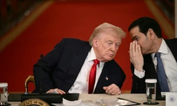 Le président américain Donald Trump (G) et le chef de la diplomatie américaine Marco Rubio Marco Rubio, le 6 mars 2026 à Washington 