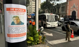 Un avis de recherche du chef de l'opposition Edmundo Gonzalez Urrutia dans une rue de Caracas, au Venezuela, le 6 janvier 2025