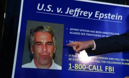 Portrait de Jeffrey Epstein projeté lors d'une conférence de presse du procureur fédéral de Manhattan, Geoffrey Berman, à New York le 8 juillet 2019