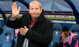 L'entraîneur assistant de Caen, Rolland Courbis, lors du match de Ligue 1 face à Reims, à Caen, le 11 mai 2019