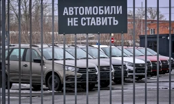 Des Lada garées chez un concessionnaire à Togliatti, en Russie, le 1er avril 2022