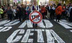 Manifestation contre le TTIP et le Ceta, un accord conclu avec le Canada, devant le siège des institutions européennes à Bruxelles, le 20 septembre 2016