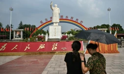La statue de Mao Zedong sur la plage "l'Orient est rouge" à Nanjie, en Chine, le 20 août 2026
