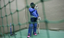 Shafali Verma, un jeune joueur de cricket de 16 ans, s'entraĂźne en salle le 15 janvier 2020 Ă Rohtak au nord de l'Inde