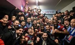 L'équipe de Bourgoin-Jallieu fête sa victoire dans les vestiaires contre Lyon en Coupe de France le 15 janvier 2025 dans le stade Pierre-Rajon de Bourgoin-Jallieu en France