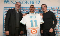 Le directeur sportif de l'Olympique de Marseille, Andoni Zubizarreta, la recrue Dimitri Payet, et le président de l'OM Jacques-Henri Eyraud, le 30 janvier 2017 à Marseille