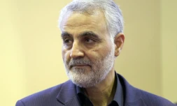 Photo d'archives du 14 septembre 2013 du général Qassem Soleimani à Téhéran, recevant les condoléances après le décès de sa mère