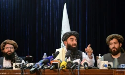 Le porte-parole des talibans Zabihullah Mujahid lors de leur première conférence de presse à Kaboul le 17 août 2021