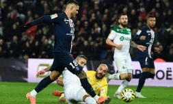 L'attaquant argentin du PSG Mauro Icardi (g) auteur d'un triplé contre Saint-Etienne en quart de finale de la Coupe de la Ligue, le 8 janvier 2020 au Parc des Princes