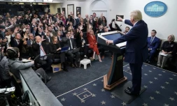 Donald Trump face aux journalistes dans la salle de presse de la Maison Blanche le 30 janvier 2025