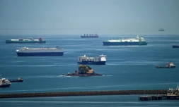 Des cargos attendent pour traverser le canal de Panama, le 21 avril 2026 à Panama