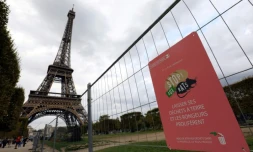 Campagne contre la prolifération des rats autour de la Tour Eiffel, à Paris, le 29 septembre 2017