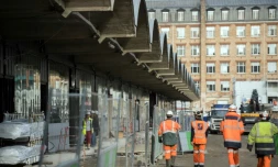 Des ouvriers sur le chantier de  la Halle Freyssinet, le 18 octobre à Paris