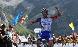 Le Français Thibaut Pinot franchit en vainqueur l'arrivée de la 14e étape du Tour de France, au sommet du Tourmalet, le 20 juillet 2019 