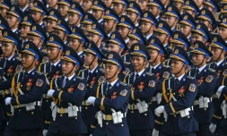 Des soldats de l'Armée populaire vietnamienne défilent lors d'une parade dans le cadre des célébrations du 80e anniversaire de l'indépendance du Vietnam, à Hanoï, le 2 septembre 2025