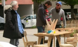 Renauld a traversé un mois durant la Seine-Saint-Denis, recevant dans sa maison à ciel ouvert des voisins d'un jour, à La Courneuve, le 29 avril 2017