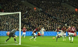 Le joueur de Liverpool Sadio Mane inscrit un but lors du match nul 1-1 à West Ham le 4 février 2019