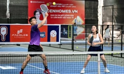 Des joueurs de pickleball sur un terrain de jeu à Hanoï, le 23 décembre 2025
