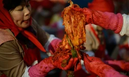 Du choux "kimchi" préparé à Séoul, le 14 novembre 2017