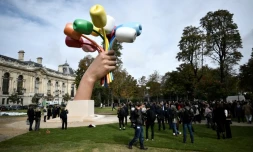 "Le bouquet de tulipes" du plasticien américain Jeff Koons inaugurée près du Petit Palais, le 4 octobre 2019 à Paris
