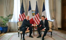 Le président américain Donald Trump et le président français Emmanuel Macron se retrouvent pour un déjeuner de travail en marge du sommet de l'Otan, à Bruxelles, le 25 mai 2017