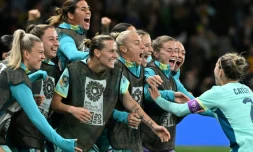 La joie des Australiennes, qualifiées pour les huitiÚmes aprÚs leur large victoire contre le Canada, le 31 juillet 2023 à Melbourne