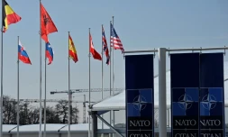 Un mât dépourvu de drapeau en amont de l'adhésion officielle de la Suède à l'Otan, dans la Cour d'honneur de l'organisation à Bruxelles, le 27 février 2024