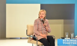  La candidate démocrate à l'élection présidentielle américaine Hillary Clinton , le 28 juin 2016 à Hollywood