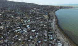 De trÚs nombreuses habitations ont été endommagées ou détruites par l'ouragan, à Jeremie, dans l'Ouest d'Haïti.