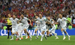 Les Russes explosent de joie après avoir éliminé l'Espagne aux tirs au but, le 1er juillet 2018 au stade Loujniki à Moscou