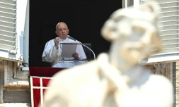 Le pape François durant la prière de l'Angelus, au Vatican le 12 juillet 2020