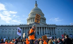Manifestation anti-Trump devant le Capitole, siège du Congrès américain, le 29 janvier 2020 à Washington