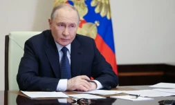 Cette photo distribuée par l'agence d'Etat russe Spoutnik montre le dirigeant russe Vladimir Poutine lors d'une réunion en visioconférence dans la résidence de Novo-Ogaryovo, près de Moscou, le 7 avril 2026 