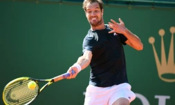 Le Français Richard Gasquet face à l'Allemand Mischa Zverev au Masters 1000 de Monte-Carlo, le 19 avril 2018 à Monaco 