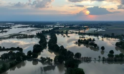 Photo aérienne des inondations provoquées par la tempête Boris près du village de Kantorowice, dans le sud de la Pologne, le 18 septembre 2024