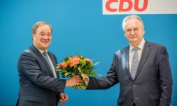 Le chef du gouvernement du Land allemand de Saxe-Anhalt, Reiner Haseloff (d) et le chef de la CDU Armin Laschet, le 7 juin 2021 Ă Berlin