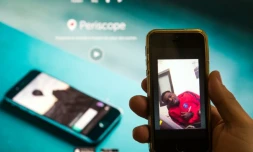 Le défenseur du PSG Serge Aurier dérape lors d'un échange avec des internautes via l'application Periscope, le 13 février 2016 à Paris