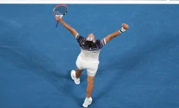 L'Australien Dominic Thiem exulte après sa victoire sur l'Espagnol Rafael Nadal en quart de finale de l'Open d'Australie, à Melbourne, le 29 janvier 2020