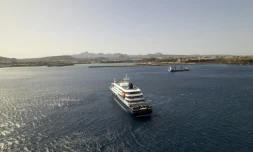 Le navire de croisière MV Hondius, près du port de Praia (Cap-Vert), le 3 mai 2026